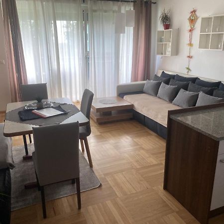Wohnhaus City Sued Herzogsdorf Kültér fotó
